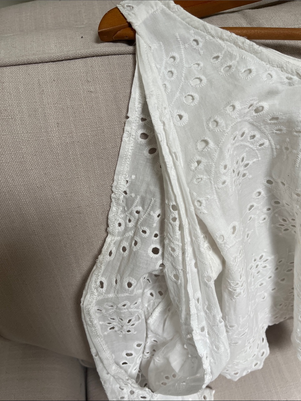 White eyelet Cold Shoulder Crop Top - Picture 4 of 5